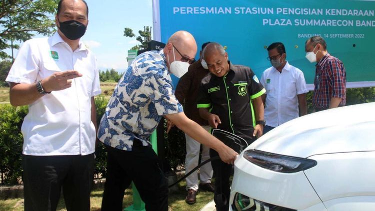Dukung Penggunaan Mobil Listrik di Wilayah Bandung