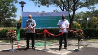 Demi mendukung program pemerintah dalam mendorong penggunaan kendaraan listrik di Indonesia, EVCuzz berkolaborasi dengan Summarecon Bandung mendirikan 3 mesin charger untuk kendaraan listrik.