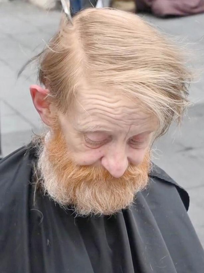 Gelandangan potong rambut