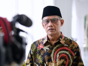Haedar Nashir Nyanyikan Lagu Muktamar Muhammadiyah Solo