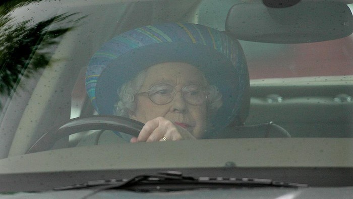 WINDSOR, UNITED KINGDOM - JUNE 24:  Britain's Queen Elizabeth II drives her Jaguar car to The Credit Suisse Royal Windsor Cup Final at Guards Polo Club on June 24, 2007 in Windsor, England.  (Photo by Ben Stansall/Getty Images)