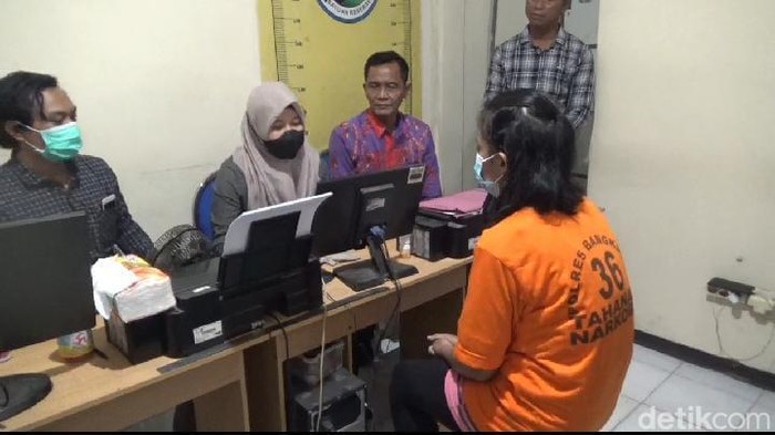 ibu rumah tangga pengedar sabu