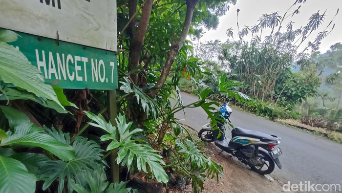Jalan Hancet di Cianjur.