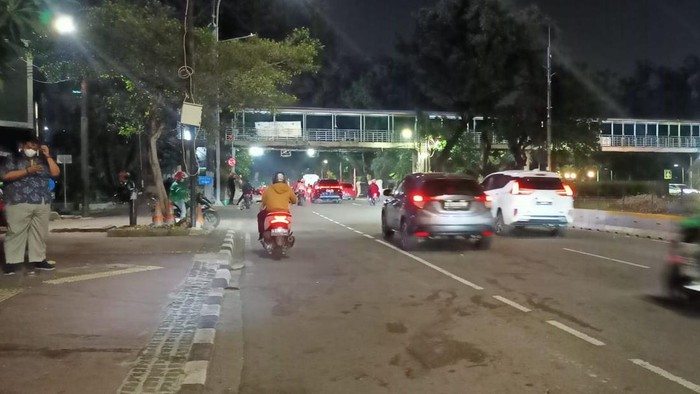 Jalan Medan Merdeka Barat yang sempat ditutup telah dibuka karena tidak hadirnya massa aksi demo tolak BBM.