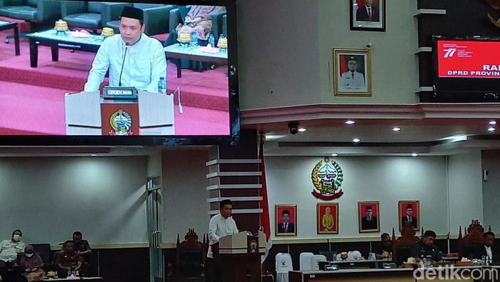 Jubir Fraksi PKB DPRD Sulsel Hengki Yasin membacakan pandangan umum fraksi