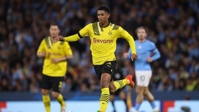 MANCHESTER, ENGLAND - SEPTEMBER 14:  Jude Bellingham of Borussia Dortmund during the UEFA Champions League group G match between Manchester City and Borussia Dortmund at Etihad Stadium on September 14, 2022 in Manchester, United Kingdom. (Photo by Marc Atkins/Getty Images)