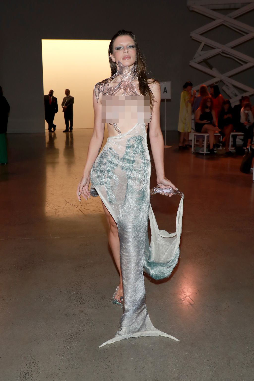NEW YORK, NEW YORK - SEPTEMBER 13: Julia Fox attends the Parsons MFA Student Show during  September 2022 New York Fashion Week: The Shows at Gallery at Spring Studios on September 13, 2022 in New York City. (Photo by Jason Mendez/Getty Images for NYFW: The Shows)