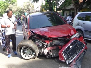 Sopir Ngantuk Jadi Sebab Outlander Tabrak Rumah Dinas Bupati Sumenep