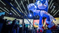 Visitors play video games at the Tokyo Game Show in Chiba prefecture on September 15, 2022. (Photo by Yuichi YAMAZAKI / AFP) (Photo by YUICHI YAMAZAKI/AFP via Getty Images)