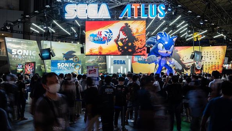 Visitors play video games at the Tokyo Game Show in Chiba prefecture on September 15, 2022. (Photo by Yuichi YAMAZAKI / AFP) (Photo by YUICHI YAMAZAKI/AFP via Getty Images)