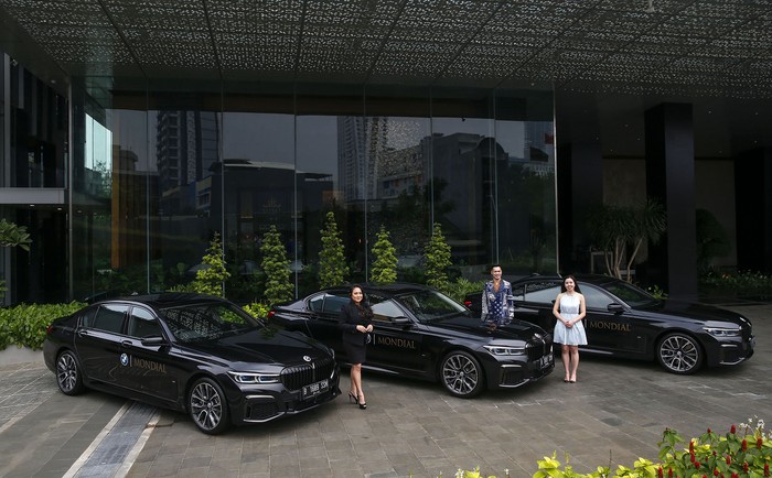 Kolaborasi BMW Indonesia dan MONDIAL BMW Indonesia bersama MONDIAL berkolaborasi dan melakukan serah terima enam unit kendaraan BMW Seri 7. Kerjasama ini untuk memberikan pengalaman berkendara mewah dan nyaman.