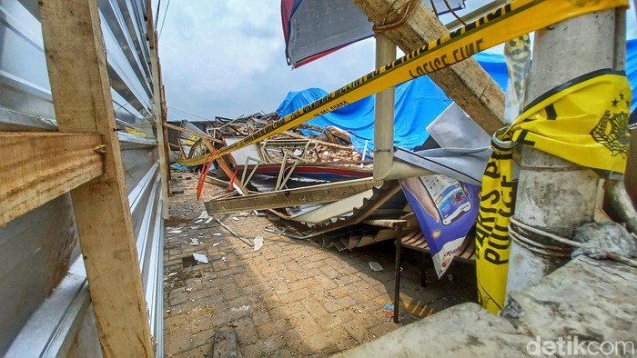Kondisi terkini minimarket yang ambruk di Kabupaten Bandung.