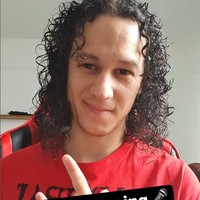 Mereka biasanya meminta berfoto denganku dan biasanya yang pertama kali mereka bilang saat mendatangiku adalah Maaf, aku tahu kamu pasti sering dibilang seperti ini tapi apa kamu tahu kamu mirip siapa? Aku mendapat komentar di online, seperti Kamu lebih terlihat seperti Heath Ledger daripada Heath Ledger yang mana cukup lucu, ujar Matthew.Foto: Instagram Matthew Scar