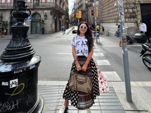 8 Gaya Stylish Mayangsari Liburan ke Eropa Tanpa Ditemani Suami & Anak