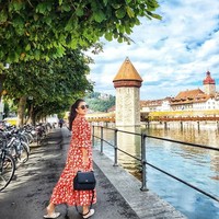 Mayangsari tampaknya sedang menikmati momen liburannya seorang diri ke Eropa. Melalui akun Instagram miliknya, istri Bambang Trihatmodjo itu tampak membagikan momen-momennya selama berada di sana. Foto: Instagram/@mayangsari_official