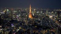 Lalu ada aerial dari pusat Kota Tokyo lengkap dengan menara keemasan yang khas.