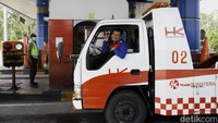 PT Hutama Karya (Persero) selaku operator berupaya memberikan layanan terbaik untuk konsumen, salah satunya kesiapan mobil derek yang siaga 24 jam.