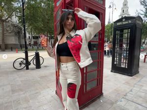 Gaya Mia Khalifa yang Dianggap Tak Hormati Masa Berkabung Ratu Elizabeth II