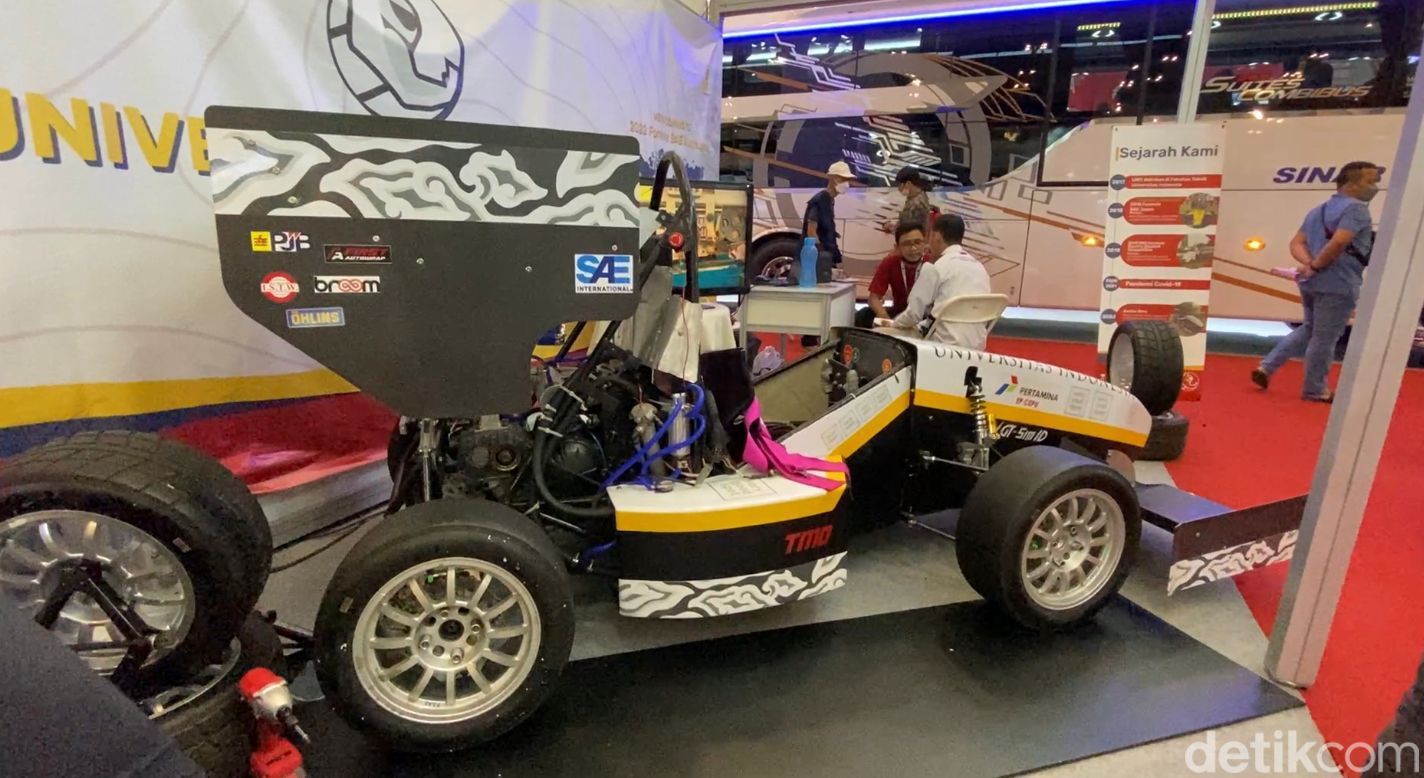 Mobil rakitan Formula Universitas Indonesia