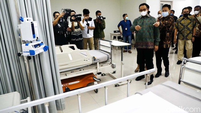 Gubernur DKI Jakarta Anies Baswedan resmikan relaunching Rumah Sakit Siloam Mampang, Jakarta, Jumat (16/09/202). Rumah sakit tersebut mulai beroperasi pada tahun 2020, tepat di awal masa pandemi sebagai upaya tanggap darurat penanganan Covid-19 bersama pemerintah, khususnya Pemerintah Provinsi DKI Jakarta di bawah kepemimpinan Gubernur Anies Baswedan.