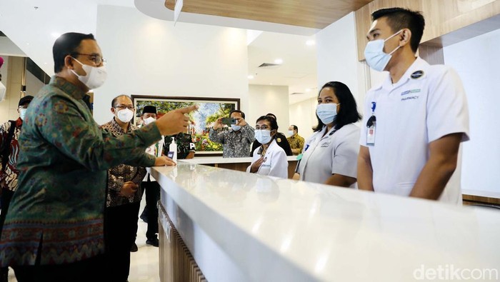 Gubernur DKI Jakarta Anies Baswedan resmikan relaunching Rumah Sakit Siloam Mampang, Jakarta, Jumat (16/09/202). Rumah sakit tersebut mulai beroperasi pada tahun 2020, tepat di awal masa pandemi sebagai upaya tanggap darurat penanganan Covid-19 bersama pemerintah, khususnya Pemerintah Provinsi DKI Jakarta di bawah kepemimpinan Gubernur Anies Baswedan.