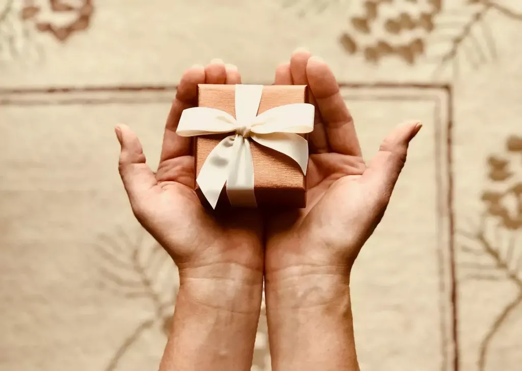 Ngambek ke Pacar Gegara Udang, Wanita Ini Minta Dibujuk Pakai iPhone 14