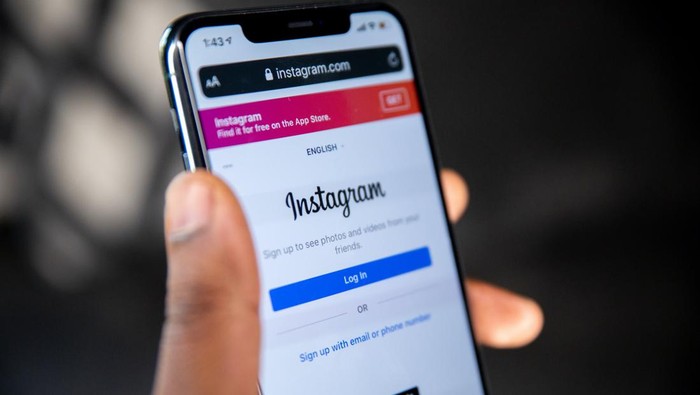 Ilustrasi online shop di Instagram.