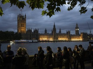 2 Polisi Inggris Ditikam Jelang Pemakaman Ratu Elizabeth II