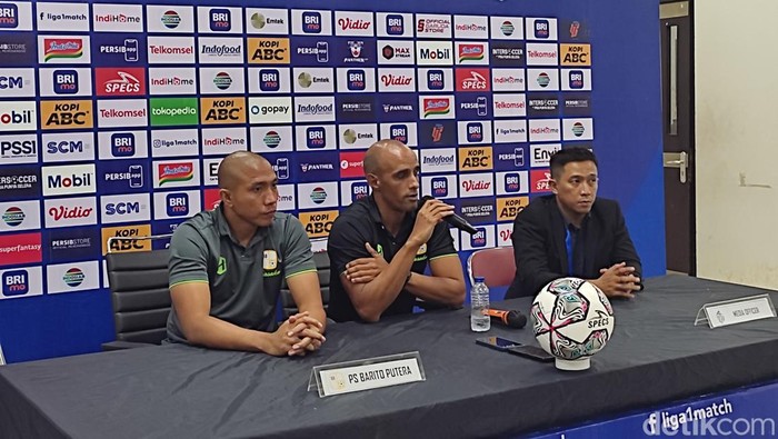 Pelatih Barito Putera Vitor Tinoco saat jumpa pers usai laga Persib Bandung vs Barito Putera di Stadion GBLA, Jumat (16/9/2022)