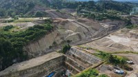 Bendungan Tiga Dihaji ini memiliki ketinggian puncak mercu bendungan setinggi 122 meter dan lebar 950 meter dan nantinya mampu melayani daerah irigasi sebesar 25 ribu Ha daerah irigasi baru dan menyediakan listrik sebagai Pembangkit Listrik Tenaga Air (PLTA) sebesar 40 MegaWatt (MW).