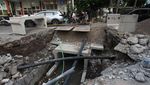 Antisipasi Banjir, Jalanan Surabaya Dibuat Saluran Air