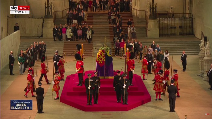 Penjaga peti mati Ratu Elizabeth II