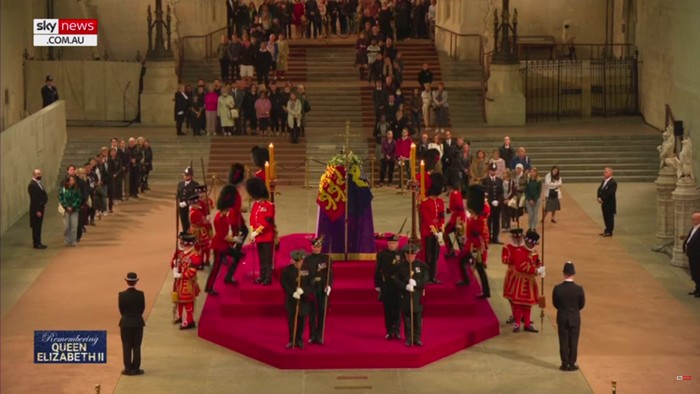Penjaga peti mati Ratu Elizabeth II Penjaga peti mati Ratu Elizabeth II