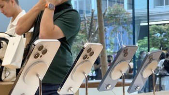 Penasaran seperti apa iPhone 14 Pro Max? Foto: Fendy/YouTuber Cupu