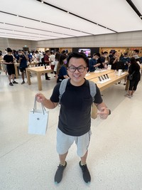 Penjualan iPhone 14 di Apple Orchard Singapura