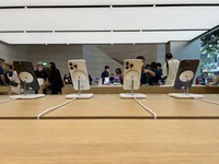 Penjualan iPhone 14 di Apple Orchard Singapura