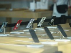 iPhone 14 Mulai Dijual, Fanboy Berbondong ke Apple Store