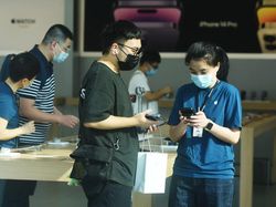 iPhone 14 Mulai Dijual, Fanboy Berbondong ke Apple Store
