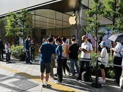 iPhone 14 Mulai Dijual, Fanboy Berbondong ke Apple Store