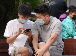 iPhone 14 Mulai Dijual, Fanboy Berbondong ke Apple Store