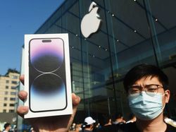iPhone 14 Mulai Dijual, Fanboy Berbondong ke Apple Store