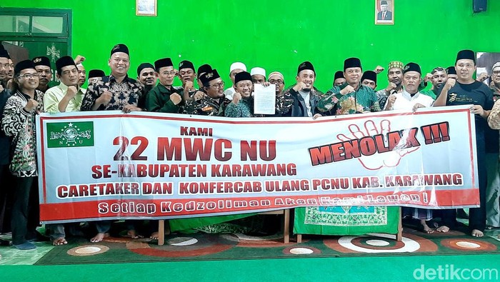 Perwakilan 22 MWC NU menolak pembekuan PCNU Karawang oleh PBNU.