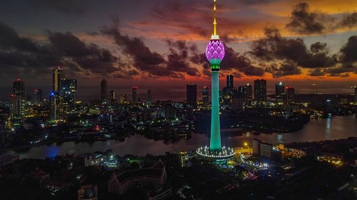 Pesona Menara Teratai di Sri Lanka, Terbesar Se-Asia Selatan An Aerial View of Colombo Lotus tower and City. September 15, 2022 Colombo, Sri Lanka. The contract to build the $104.3 million tower 80 percent of which was funded by Exim Bank of China. (Photo by Thilina Kaluthotage/NurPhoto via Getty Images)