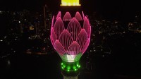 Menara ini juga dilengkapi berbagai fasilitas seperti tempat belanja, ruang pernikahan hingga restoran yang terletak di pucuk menara yang berbentuk seperti bunga.