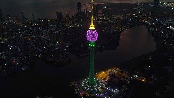 Pesona Menara Teratai di Sri Lanka, Terbesar Se-Asia Selatan An Aerial View of Colombo Lotus tower and City. September 15, 2022 Colombo, Sri Lanka. The contract to build the $104.3 million tower 80 percent of which was funded by Exim Bank of China. (Photo by Thilina Kaluthotage/NurPhoto via Getty Images)
