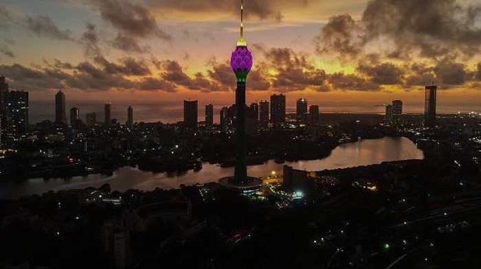 Pesona Menara Teratai di Sri Lanka, Terbesar Se-Asia Selatan An Aerial View of Colombo Lotus tower and City. September 15, 2022 Colombo, Sri Lanka. The contract to build the $104.3 million tower 80 percent of which was funded by Exim Bank of China. (Photo by Thilina Kaluthotage/NurPhoto via Getty Images)