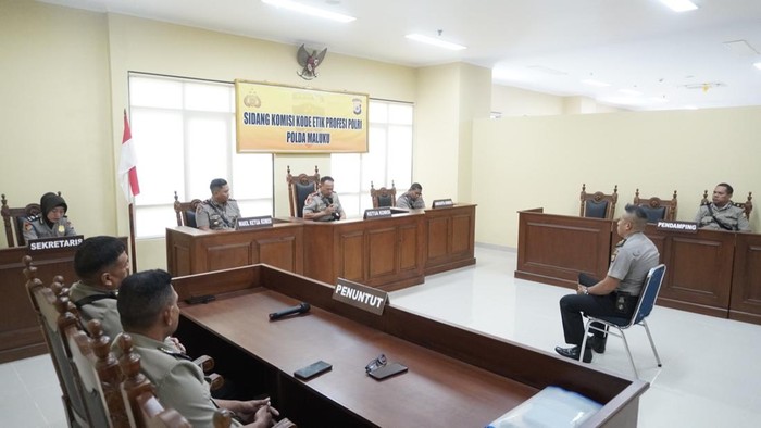 Polda Maluku menggelar sidang kode etik terhadap Iptu Tk.