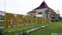 Masjidnya juga terlihat megah, fasilitas rest area ini memiliki fasilitas yang baik dan bersih.
