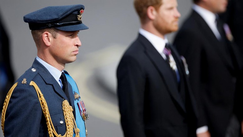 Prince William Britains William, Prince of Wales and Prince Harry march during a procession where the coffin of Britains Queen Elizabeth is transported from Buckingham Palace to the Houses of Parliament for her lying in state, in London, Britain, September 14, 2022. REUTERS/John Sibley/Pool