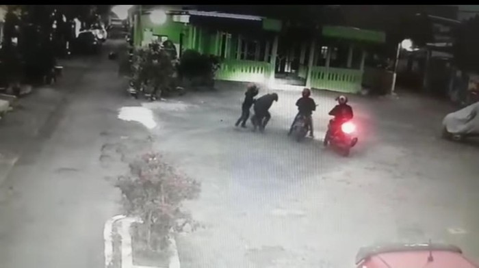 Rekaman CCTV penjambretan ibu di Malang
